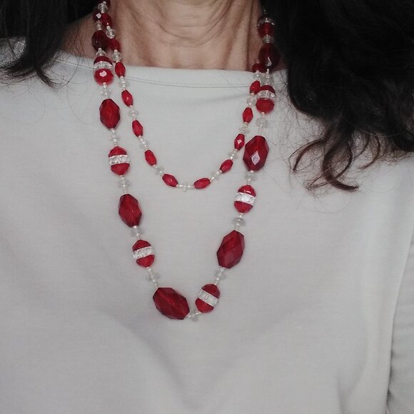 VINTAGE RED & CLEAR GLASS BEAD NECKLACE - Picture 2 of 6